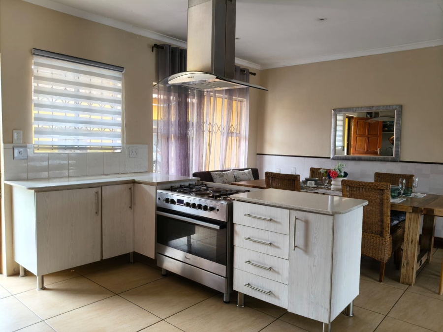 8 Bedroom Property for Sale in Monakato North West